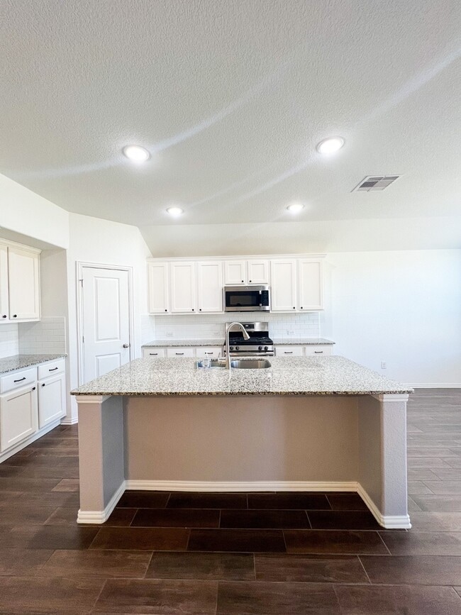 Building Photo - 16018 Cypress Farms Dr