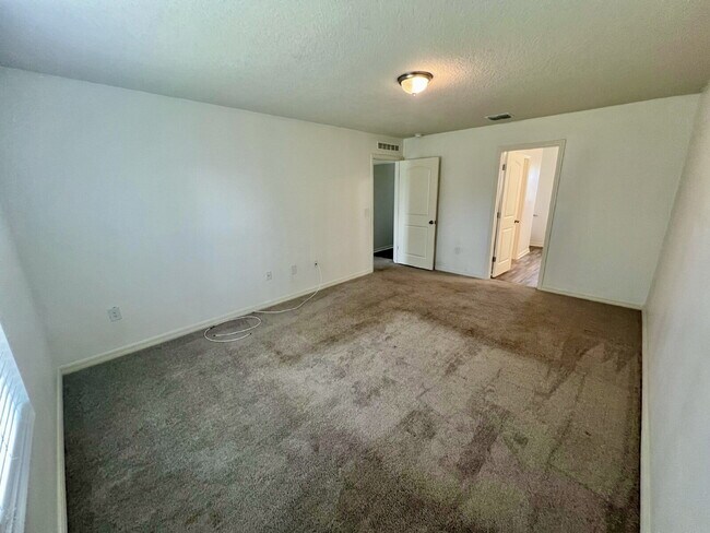 Building Photo - Spacious 4-Bedroom Home with Primary Suite...