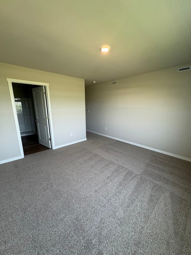 Building Photo - 1069 Daisy Ln