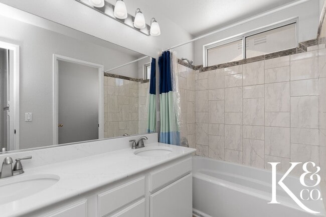 Building Photo - 549 Avenida Magdalena