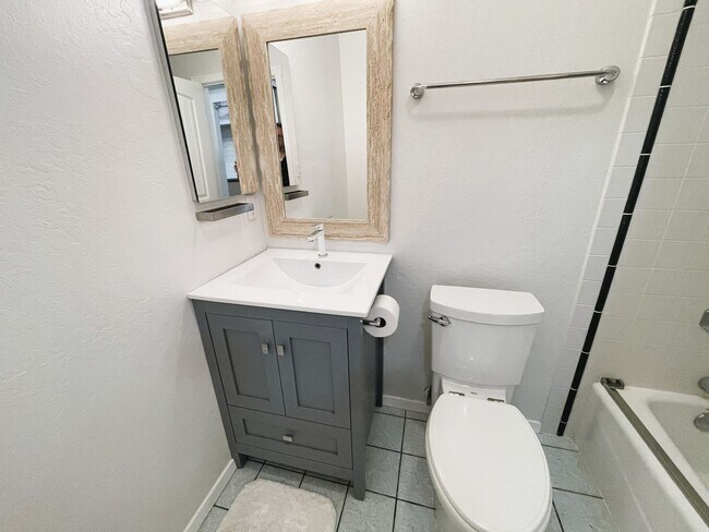 Building Photo - Modern 1st-Floor Studio with Resort Amenities & Prime Location