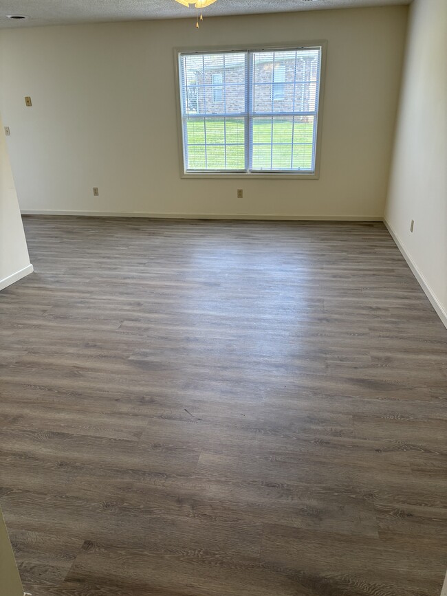 Building Photo - 209 Damon Dr