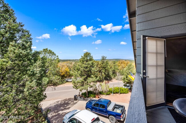 Building Photo - 1207 N Arrowhead Dr