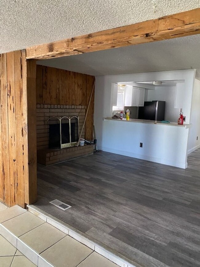 Building Photo - Spacious home on Large Lot