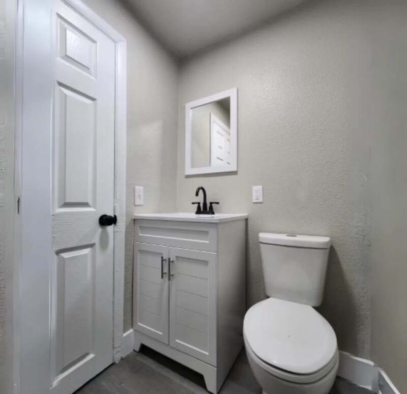 Building Photo - 910 Baltic St