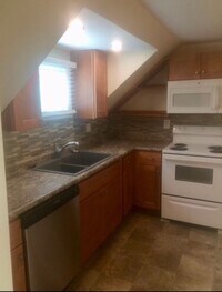 Building Photo - 158 Main St