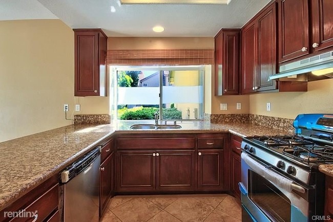 Building Photo - 3 br, 3 bath Townhome - 12650 Homestead