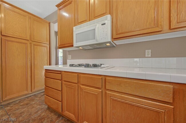 Building Photo - 2385 Stansbury Ct