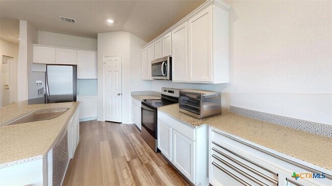 Building Photo - 10016 Avendesora Rd