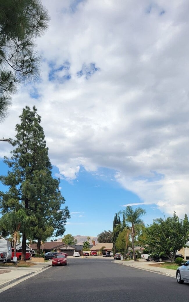Building Photo - Home in a Quiet Neighborhood in Moreno Valley