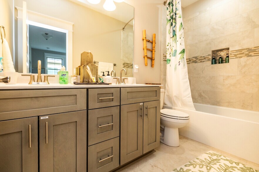 2nd Bathroom - 547 Sweet Birch Park Ln