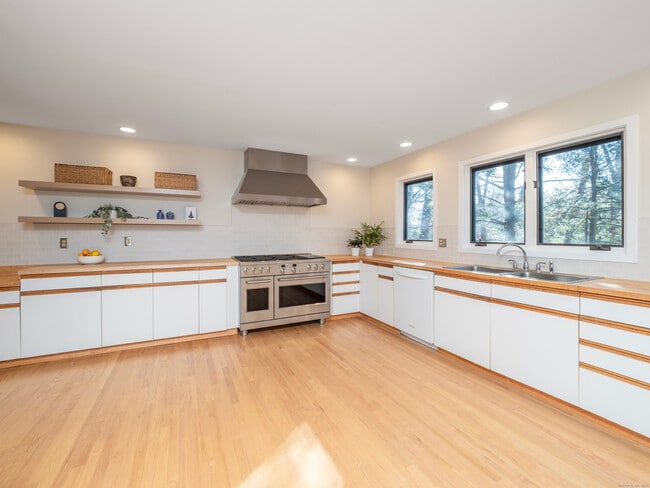 Building Photo - 21 Pent Rd