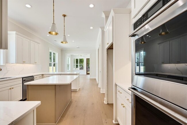 Building Photo - 352 Avon Rd