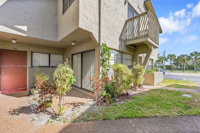 Building Photo - 2532 Coral Springs Dr