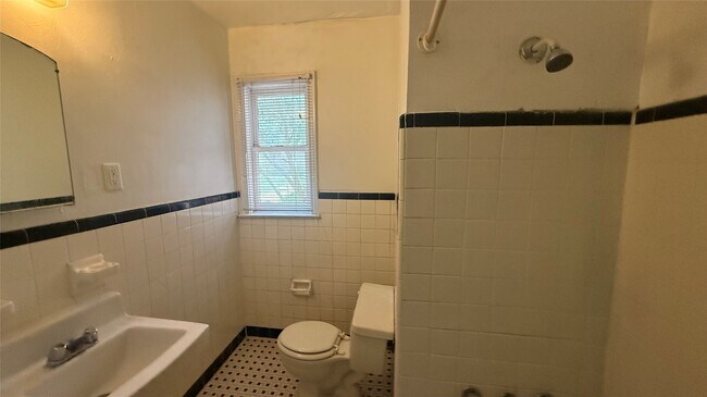 Building Photo - 1928 North Blvd