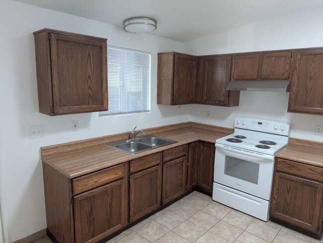 Building Photo - Triplex - 2 Bedroom and 1 Bath Unit