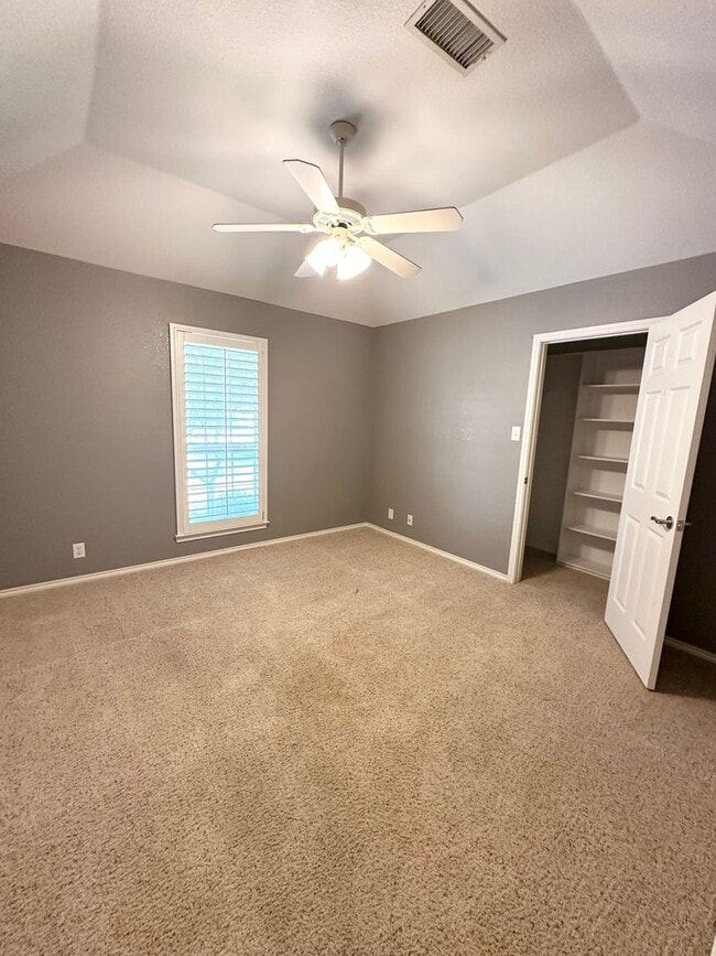 Building Photo - 4 Bed 3 Bath Ready to Rent ASAP!