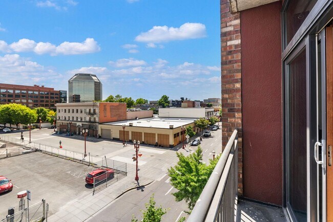 Building Photo - 411 NW Flanders St