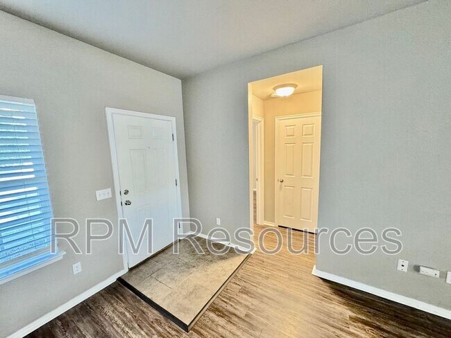 Building Photo - 2920 Cider Mill Ln