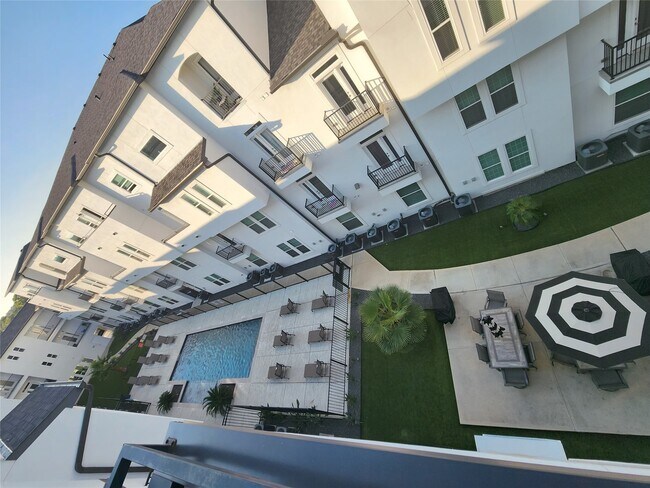 Building Photo - 2445 Shadow View Ln