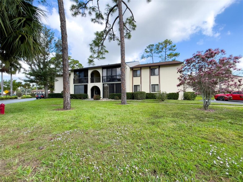 Building Photo - 301 Knotty Pine Cir