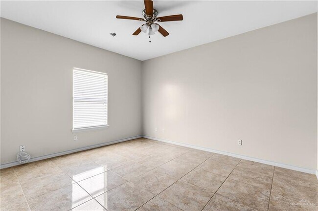 Building Photo - 1201 E Daffodil Ave