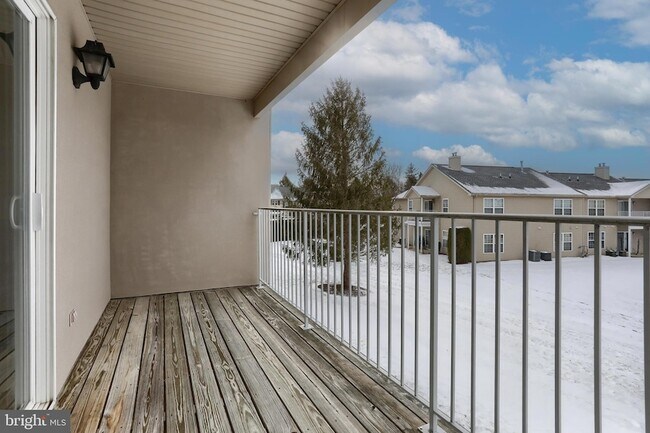 Building Photo - 211 Sparrow Rd