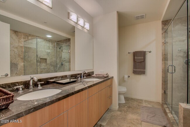 Building Photo - 7117 E Rancho Vista Dr