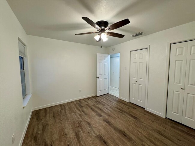 Building Photo - 6202 N Hampton Dr