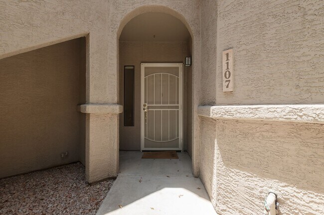 Building Photo - Beautiful 2 bed/2bath condo in Scottsdale!!