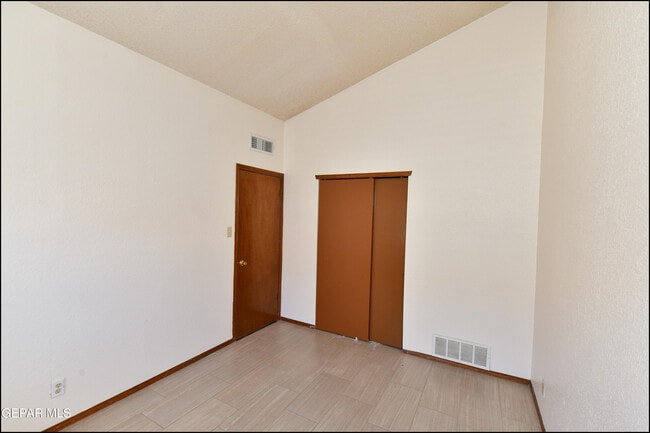 Building Photo - 4872 Maureen Cir