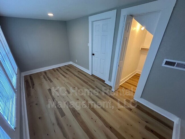 Building Photo - 4010 S Benton Ave
