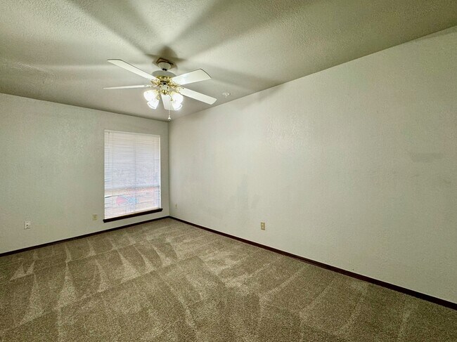 Building Photo - 1824 Windhill Ave