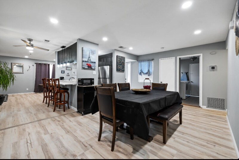 Building Photo - 325 Falcon Dr