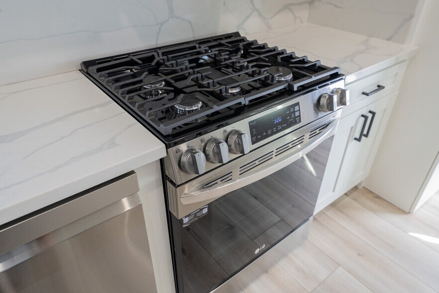 Building Photo - 6907 Estepa Dr