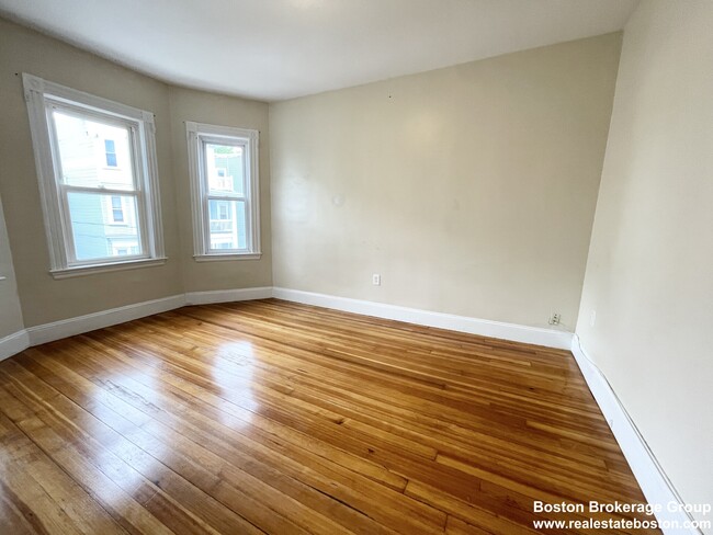 Building Photo - 26 Taft St