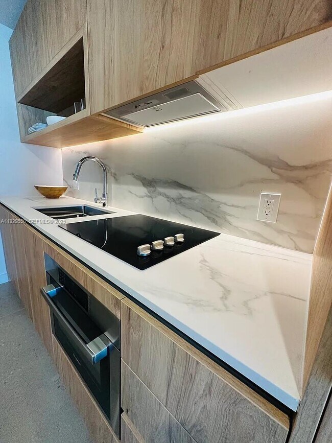 Building Photo - 11 NE 6th St