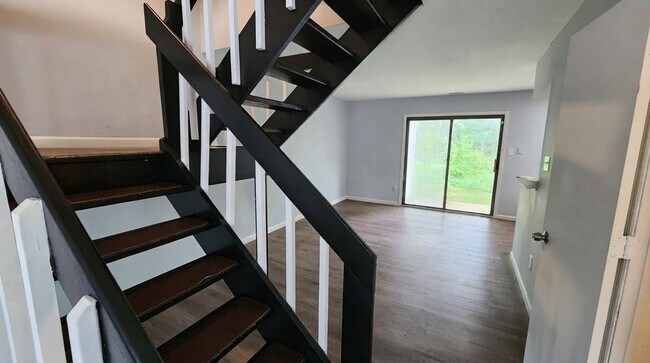 Building Photo - 2530 Cottonwood Ct