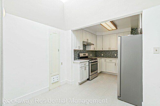 Building Photo - 3 br, 1 bath House - 1559 Funston Ave.