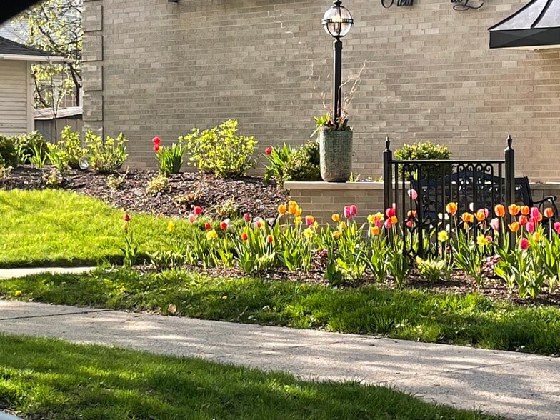 Building Photo - Saint Clair Apartments