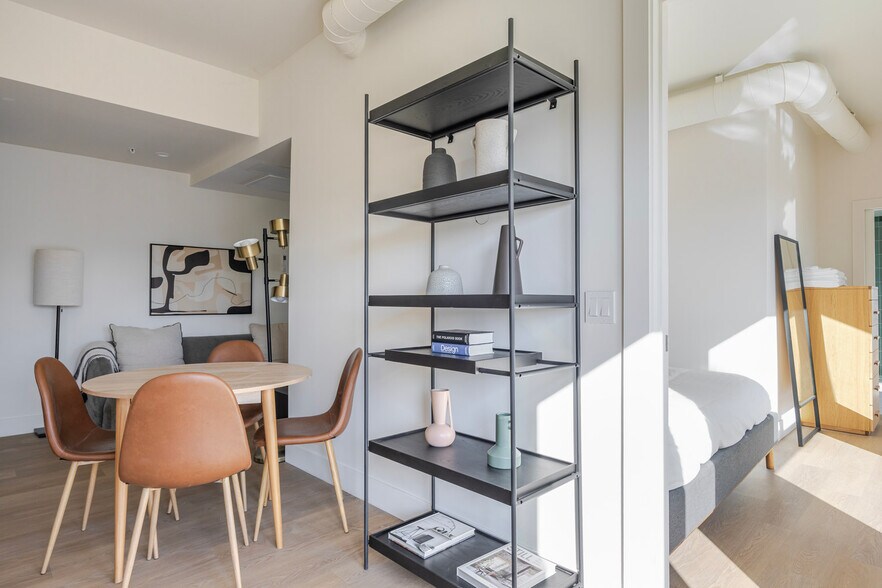 Building Photo - 611 N Virgil Ave