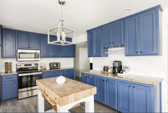 Building Photo - 3126 N 84th Pl