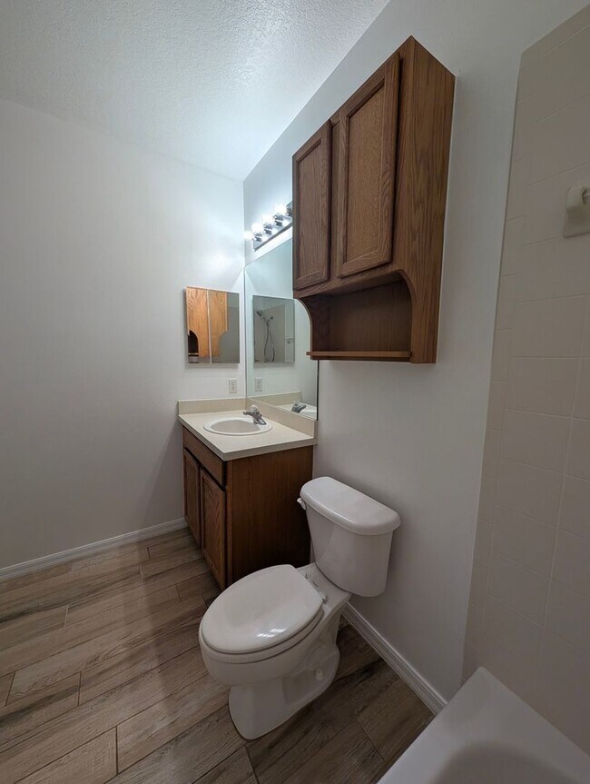 Building Photo - Charming 2BR Duplex in North Port