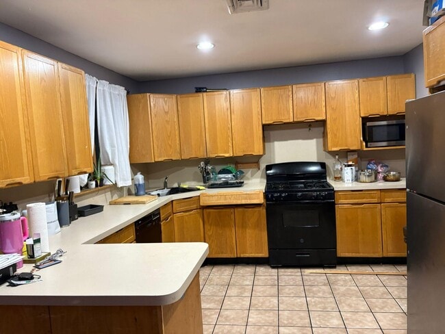 Building Photo - 57 Schuyler Dr