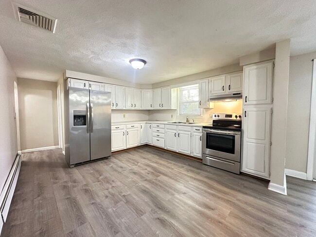 Building Photo - 135 S Pierce Rd