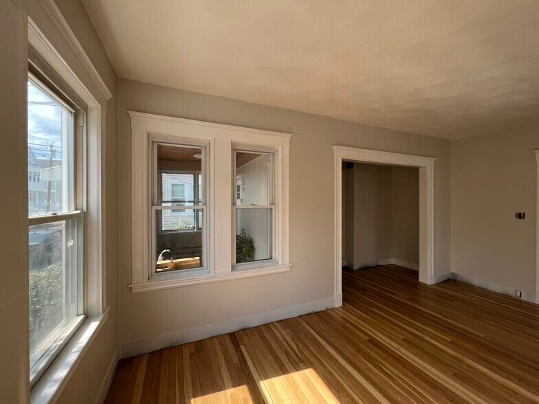 Living room - 45 Governor Winthrop Rd