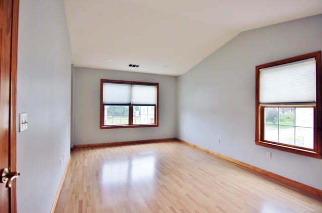 Building Photo - 290 Folino Dr
