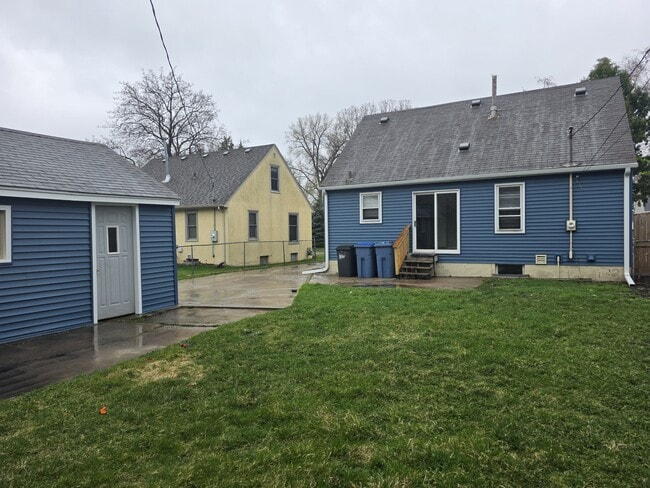 Building Photo - 3439 Cleveland St NE