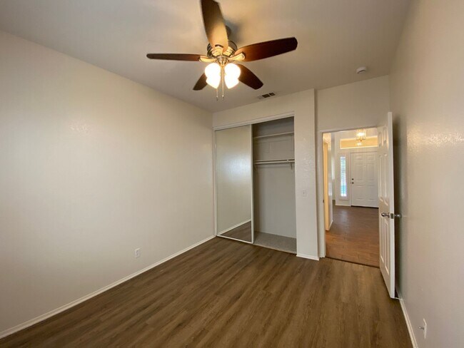 Building Photo - Spacious 3 Bedroom, 2 Bath located in Treasures of Caste Creek Community!