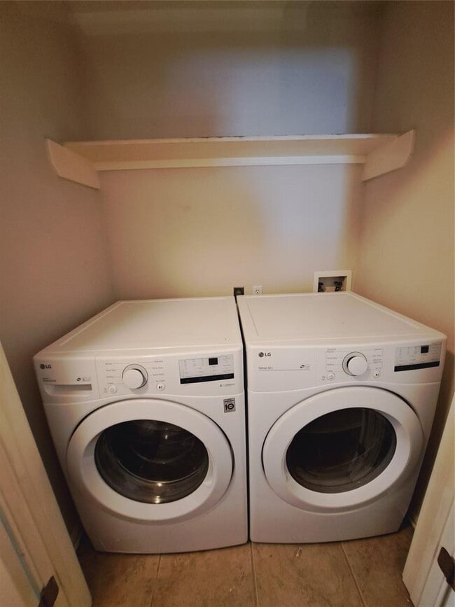 Building Photo - 3708 Bird House Dr